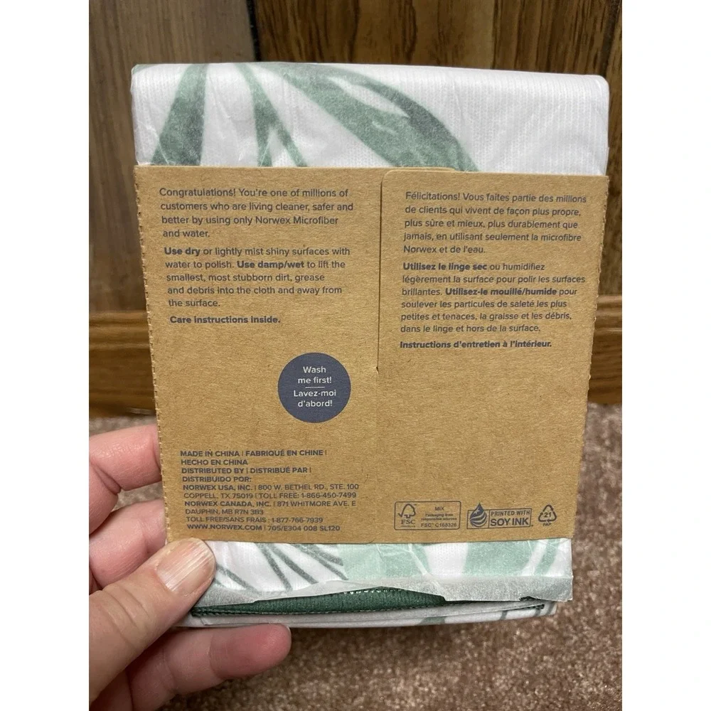 Norwex Window Cloth with BacLoc Palm Green & White Cleaning Window Screen Glass